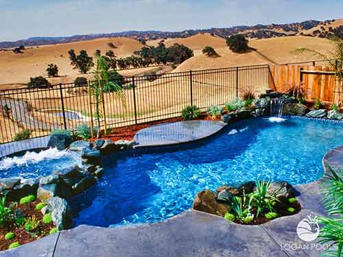 Small Pool with Jacuzzi 2